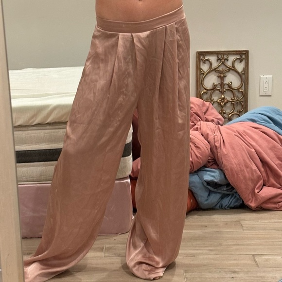 silky pink pants - Picture 2 of 6